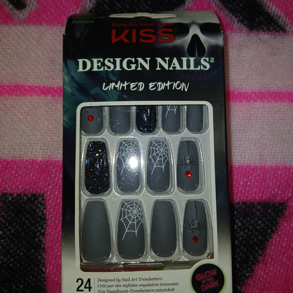 Kiss Limited Edition Gray Red Black Spider Web Nails Halloween Goth Gorpcore - Picture 2 of 6